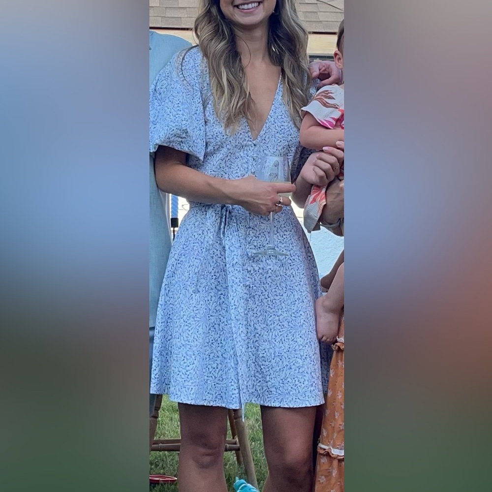 H&M Blue and White Flutter Sleeve Sundress xs 100% cotton